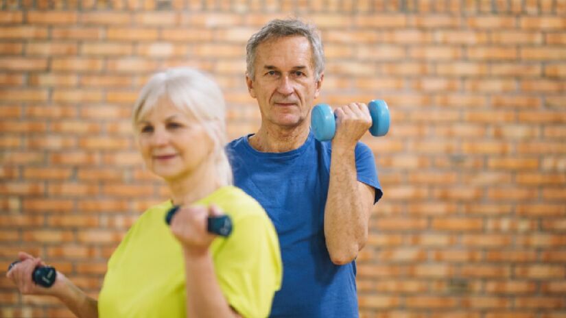 Respeitar o tempo do outro, especialmente de quem já viveu mais, é um exercício diário (Fotos: Freepik)