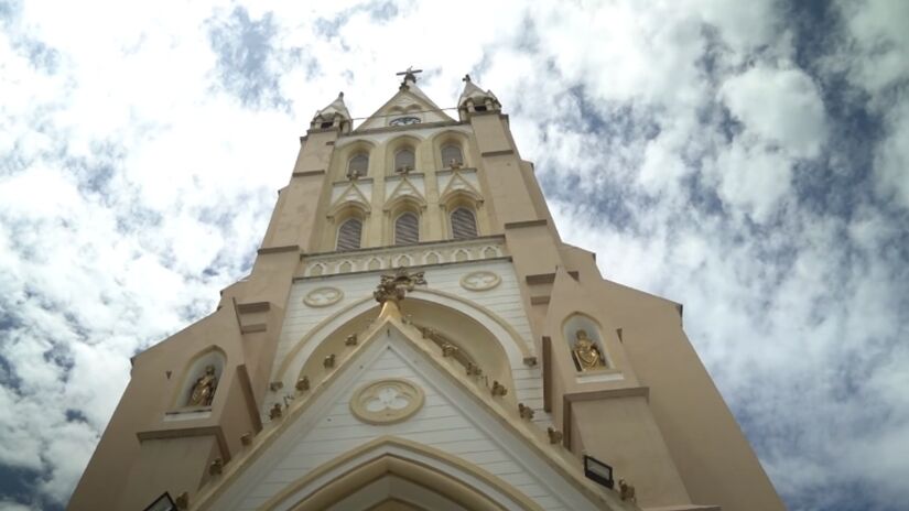 A linda Matriz de São Sebastião, a Igreja do Rosário, o Convento São José, que recebe visitas do Brasil todo e mais 40 igrejas e capelas espalhadas na zona urbana e rural são outros chamativos