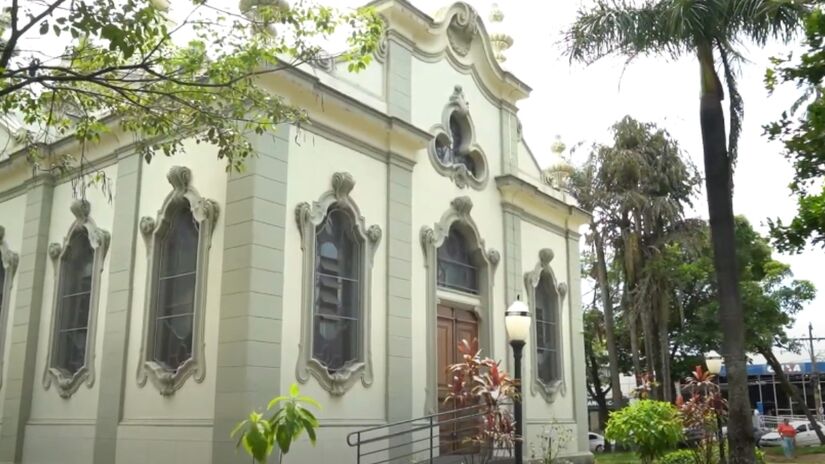Distante 266 km da Capital, o local é denominado de diversas formas, como Mococa Cidade Encanto, segundo o escultor Bruno Giorgi