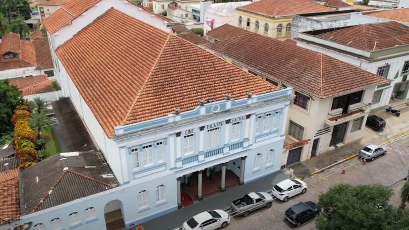 Hoje, além do centro histórico e das igrejas, Mococa também oferece inúmeros atrativos turísticos, uma ótima rede hoteleira e uma boa e diversificada gastronomia.
