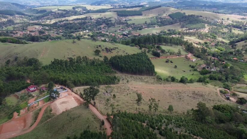 Considerado o local mais rural do estado de São Paulo e comportando 450 quilômetros apenas de estradas de terra e muita natureza, a cidade de Pedra Bela, no interior paulista, tem encantado os turistas - (Reprodução/YouTube)