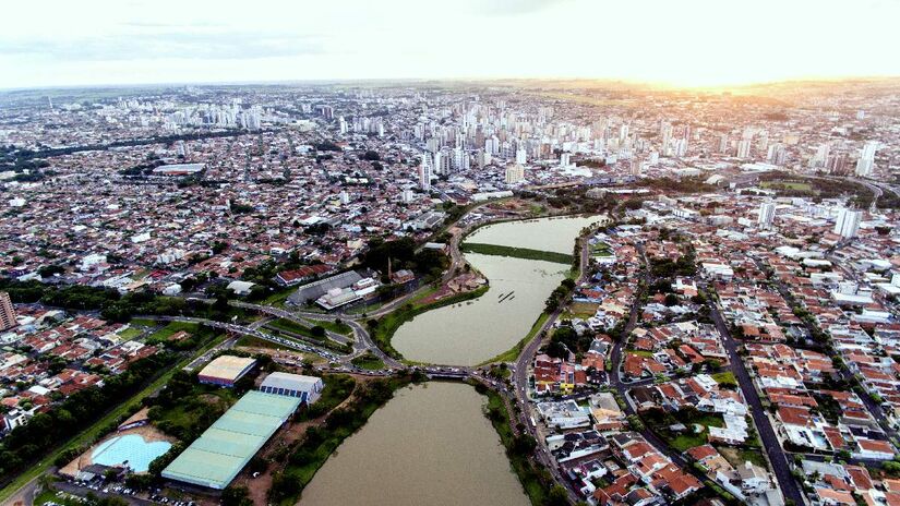 A cidade é sede da própria região metropolitana. Imagem: Paulo Júnior Correia/Wikimedia