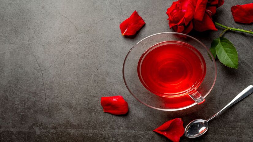 O chá vermelho pode auxiliar no detox do corpo - Freepik 
