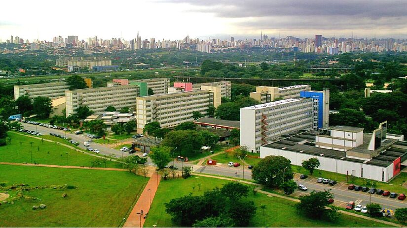 Conjunto Residencial da USP abriga estudantes de baixa renda, mas coleciona problemas e reclamações. Imagem: Gaf.arq/Wikimedia Commons
