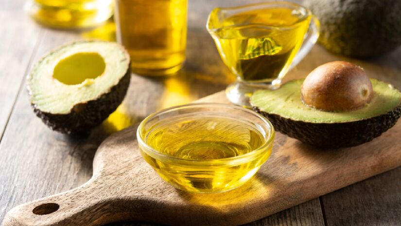O azeite extravirgem possui propriedades antioxidantes e anti-inflamatórias, que podem contribuir para a prevenção de doenças crônicas como doenças cardíacas, câncer e diabetes (Fotos: Freepik)

