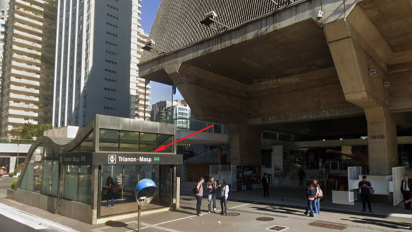 5 - Proximidade à estação de metrô Trianon-Masp  o nome "Trianon" pode ser relacionado a "triângulo" e "três pontos", símbolos presentes em procedimentos maçônicos.