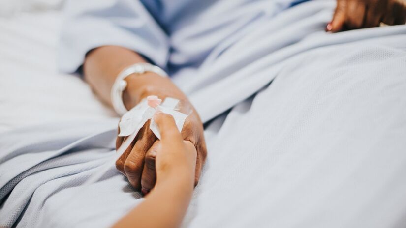Pele fria, pálida ou azulada revela que o corpo começa a se desligar