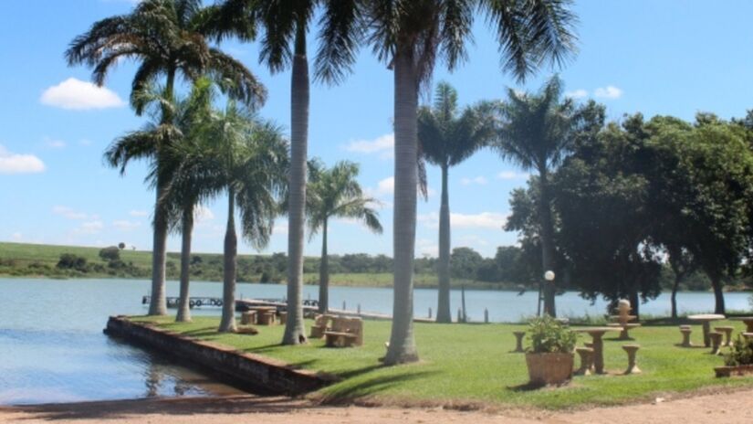 O Jacarandá Náutico Clube é um destino imperdível para quem deseja pescar em SP. Localizado em uma região privilegiada, às margens do Rio Tietê, o clube oferece uma experiência completa para os pescadores, combinando infraestrutura de qualidade, diversidade de espécies e belas paisagens.

Endereço: Estrada Adolfo-Rio Tietê, Adolfo  São Paulo