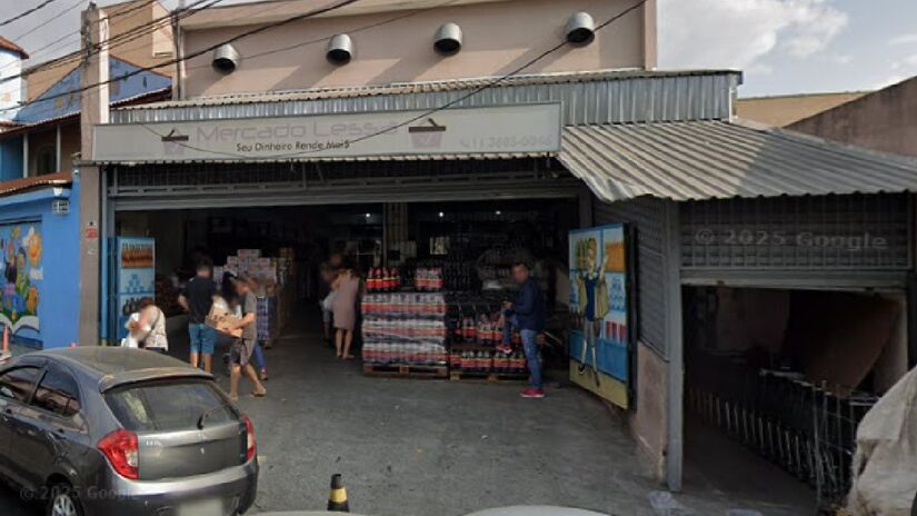 Na região de Osasco o Mercado Lessa é conhecido pelos produtos com preços baixos e próximo a data de validade (Foto: Reprodução/Google Street View)