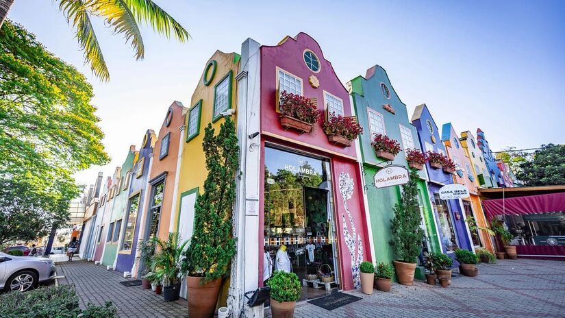 Chamada de "Cidade das Flores", Holambra, também no interior de São Paulo, é conhecida por suas paisagens instagramáveis e por ser a maior produtora de flores e plantas ornamentais da América Latina - (depositphotos)