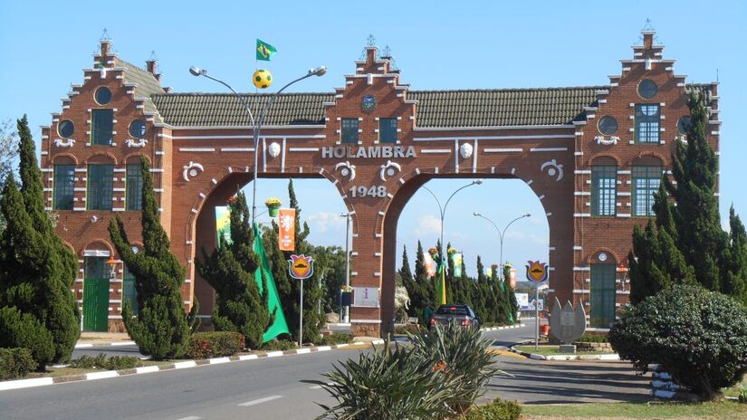 O sucesso foi tão grande que Holambra se tornou a maior produtora de flores do Brasil, organizando até mesmo um leilão eletrônico de flores. Foto: Wikimedia Commons/Vilamir Azevedo