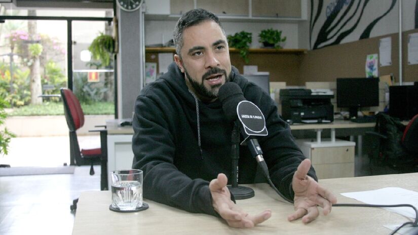 Atualmente, ele apresenta o Quebrada FC, no canal do Podpah, no YouTube, que conta com os comentários de Souza, ídolo do São Paulo, e Marcelinho Carioca, ídolo do Corinthians  - (Thiago Neme/Gazeta de S.Paulo)