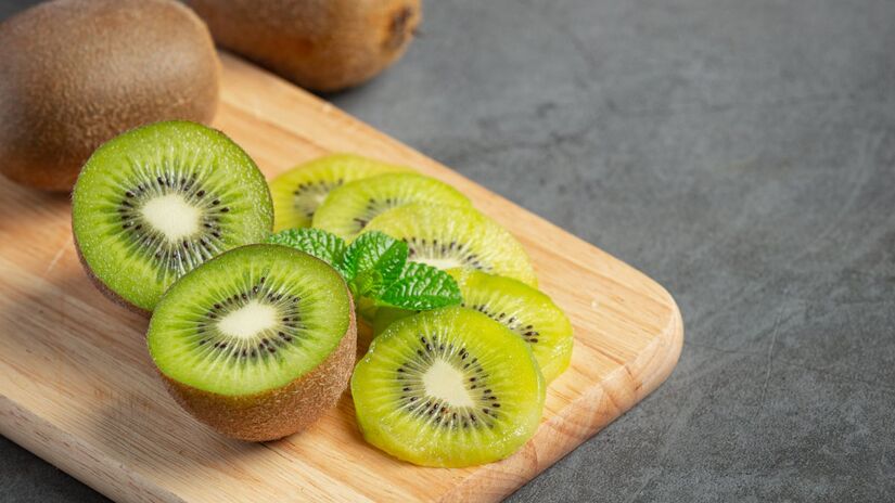 Dentre todas as frutas típicas do inverno podemos destacar: o kiwi