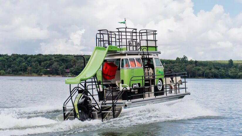 Kombi Boat possui três 'bananas' de alumínio, que garantem a estabilidade e o desempenho da embarcação.

/Foto: Divulgação/Fluvimar