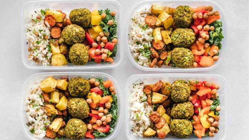 Você deve guardar seu alimentos em potes de vidro ou plástico livre de BPA (bisfenol), com tampas herméticas (Fotos: Pexels)