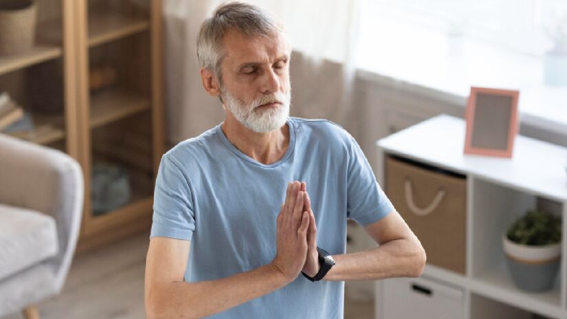 Prática desenvolvida pelo mestre indiano Maharishi Mahesh Yogi ajuda na regulação da pressão arterial, no alívio da ansiedade e na melhoria do bem-estar geral.