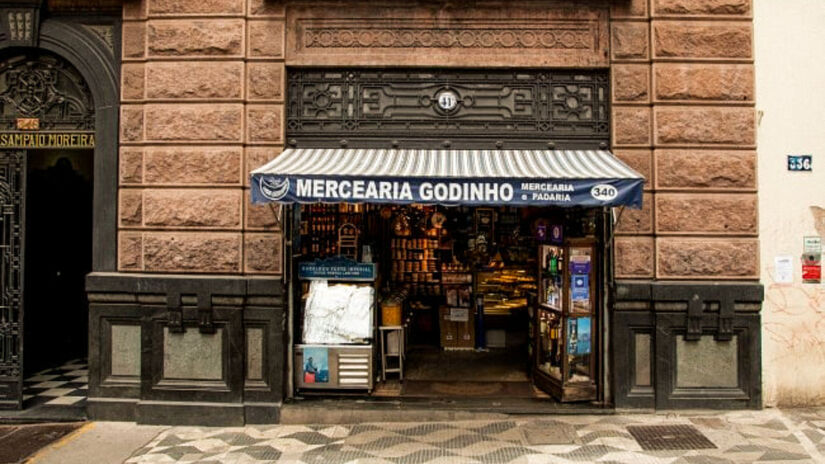 Mercearia Godinho oferecerá café + empada por R$ 20 e café + mini bomba por R$ 15.

/Foto: Reprodução/Facebook