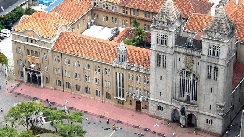 O Mosteiro de São Bento fica na porta do metrô, e é um ótimo lugar para começar o tour. Imagem:Maik Pereira/Wikimedia Commons