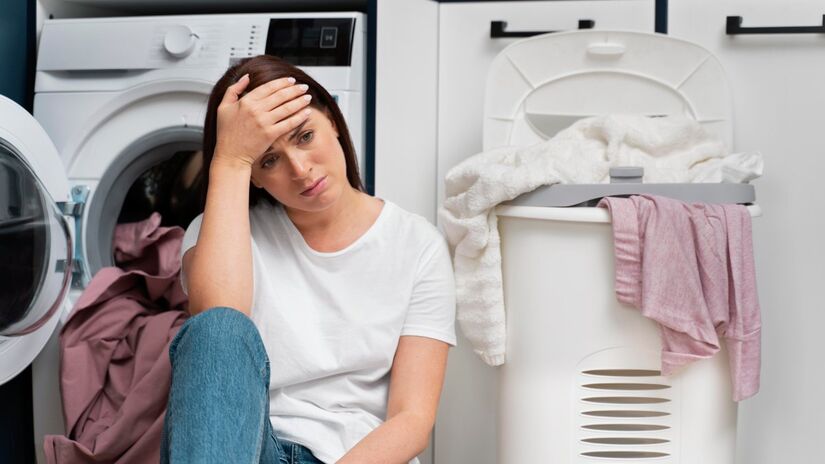 Roupas encolhem porque as fibras relaxam com água, calor e atrito da máquina