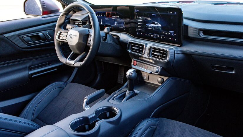 Mustang Dark Horse é equipado com o sistema Track Apps, que oferece recursos como "Drift Brake" e "Line Lock".

/Foto: Divulgação