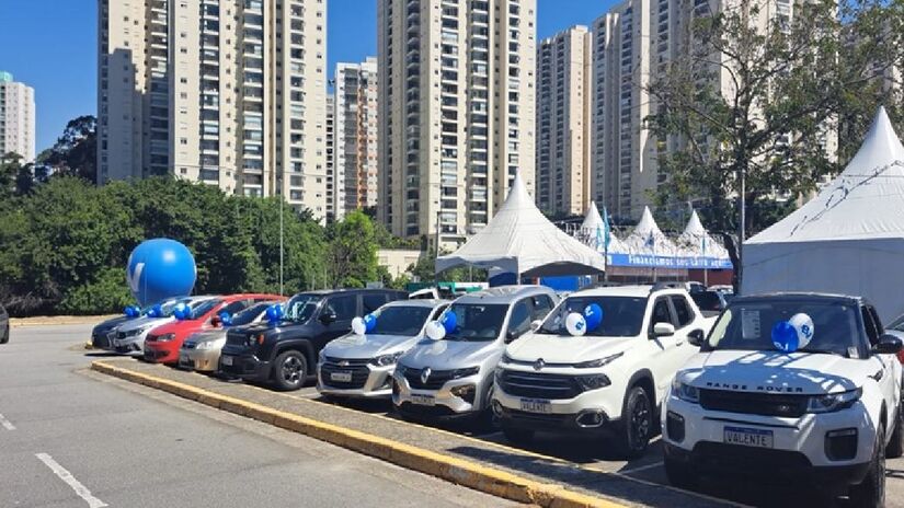 São mais de 300 opções, incluindo carros populares, SUVs, sedãs, utilitários e mais, com preços abaixo da tabela.