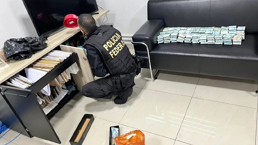 Ainda não há informações sobre o que foi apreendido com o prefeito da cidade. 
Fotos: Divulgação/PF