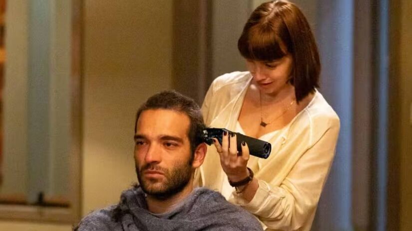 Após apresentar sintomas preocupantes, Afonso fará exames e descobrirá que está com leucemia, um dos tipos mais agressivos de câncer.