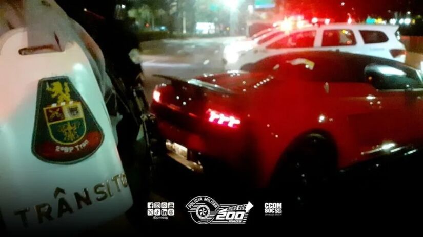 Carro de luxo estava em nome de uma empresa condenada por práticas ilegais, incluindo esquema de pirâmide financeira.
Foto: Divulgação/Polícia Militar