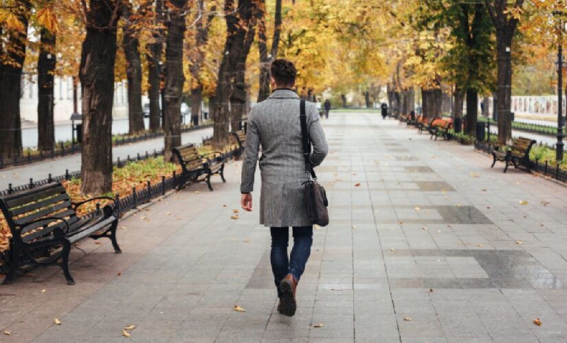 Caminhar diariamente contribui para a manutenção da saúde cardiovascular - Freepik