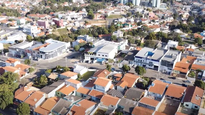 A cidade também é famosa pela Festa do Figo e Expoiaba, um evento que celebra a agricultura local e atrai muitos visitantes | Reprodução YouTube | Sky Drone Solutions