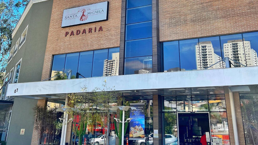 Padaria Santa Micaela oferecerá pão na chapa + média + 100g de pão de queijo ou lanche de carne louca.

/Foto: Reprodução/Facebook