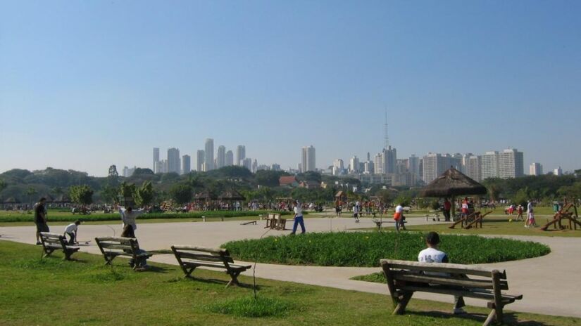 Localizado em Pinheiros, o Parque Villa-Lobos se destaca como um dos melhores parques de São Paulo, com mais de 730 mil metros quadrados.