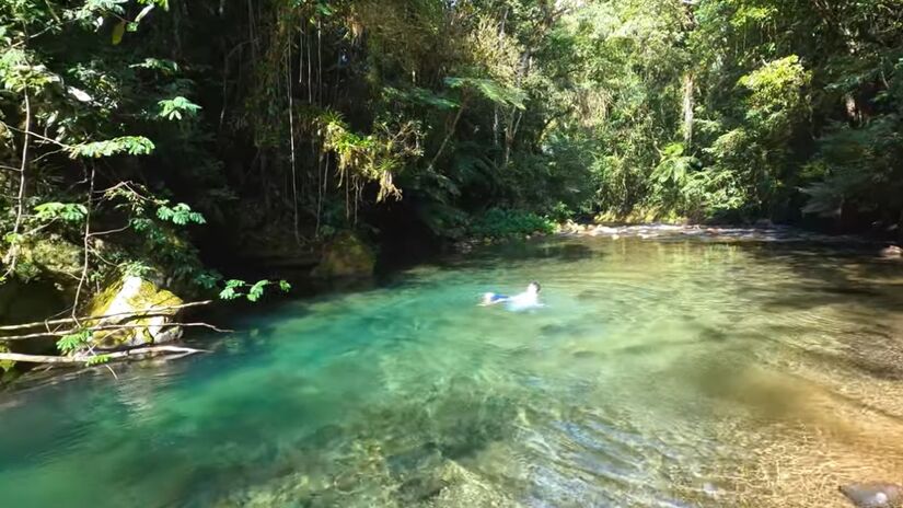 O Petar se localiza no sul de São Paulo, entre as cidades de Apiaí e Iporanga, a apenas 189 km de Curitiba via BR-116. Este parque abrange cerca de 35 mil hectares de Mata Atlântica, sendo 200 vezes maior que o famoso Parque Ibirapuera na capital paulista.
