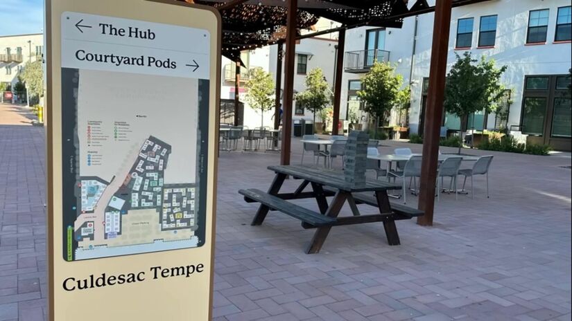 Esse lugar surpreende porque foi construído no coração do Arizona, nos Estados Unidos