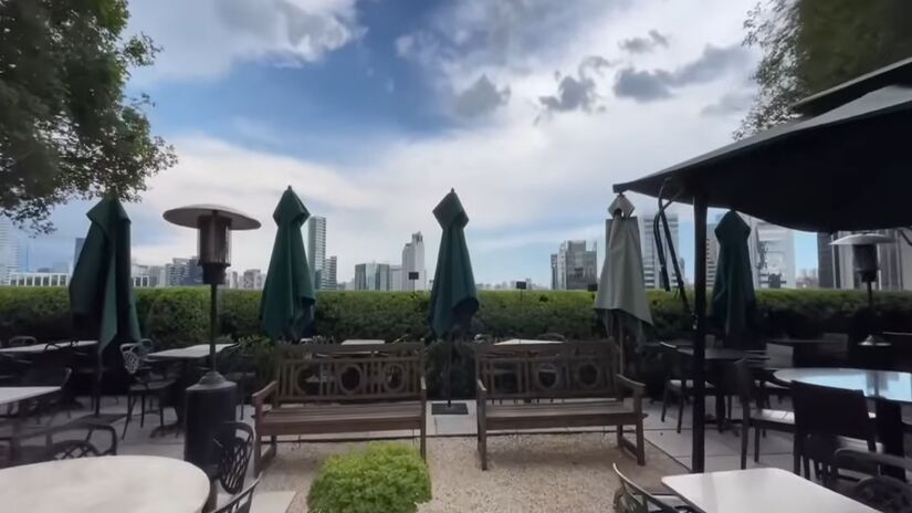 Também há apartamentos de alto padrão com valores que podem chegar até 70 milhões de reais na parte superior do Shopping - Reprodução: YouTube