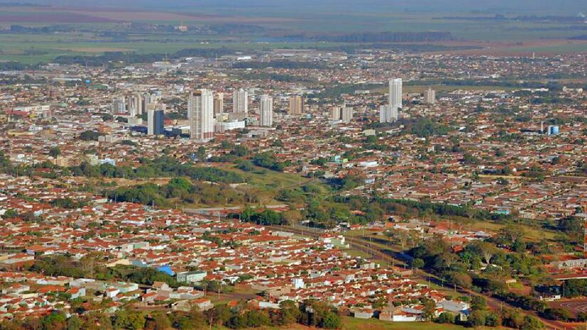 Sertãozinho fica a cerca de 4 horas de viagem da Capital paulista. Imagem: Joshuadavis1994/Wikimedia Commons