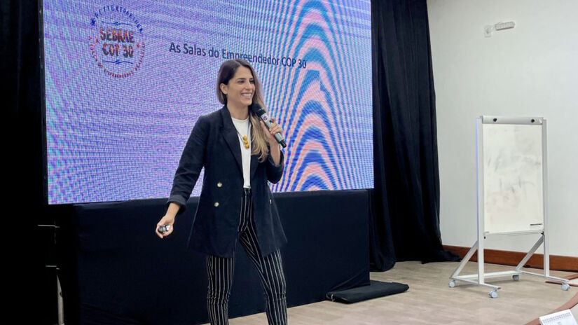 Bárbara de Oliveira, que atua nas Salas do Empreendedor de Santa Catarina, comandou o treinamento, que é realizado pela consultora do Sebrae Nacional.