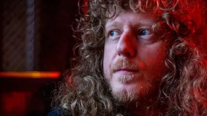 O artista The Caretaker passou anos estudando para criar uma representação auditiva da progressão de doenças degenerativas, e mostrar como a música pode ajudar as memórias a persistir. Imagem: Kirill11A/Wikimedia Commons