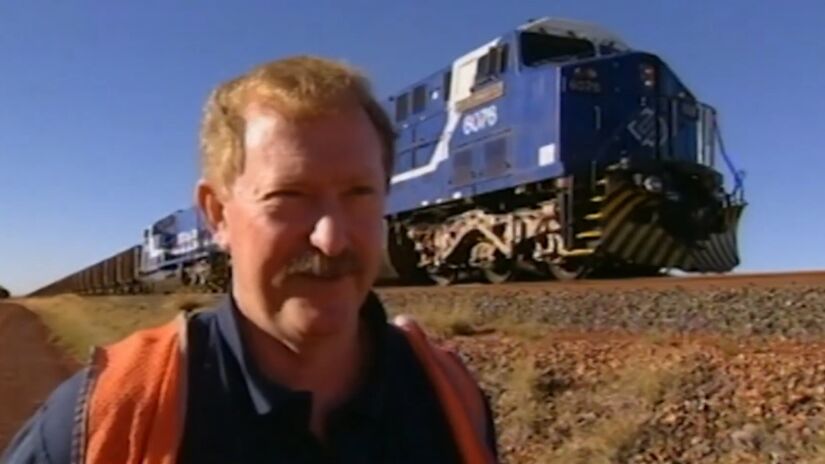 Tom Forest foi o maquinista experiente escolhido para conduzir esse gigantesco trem. Imagem: Reprodução Youtube BHP
