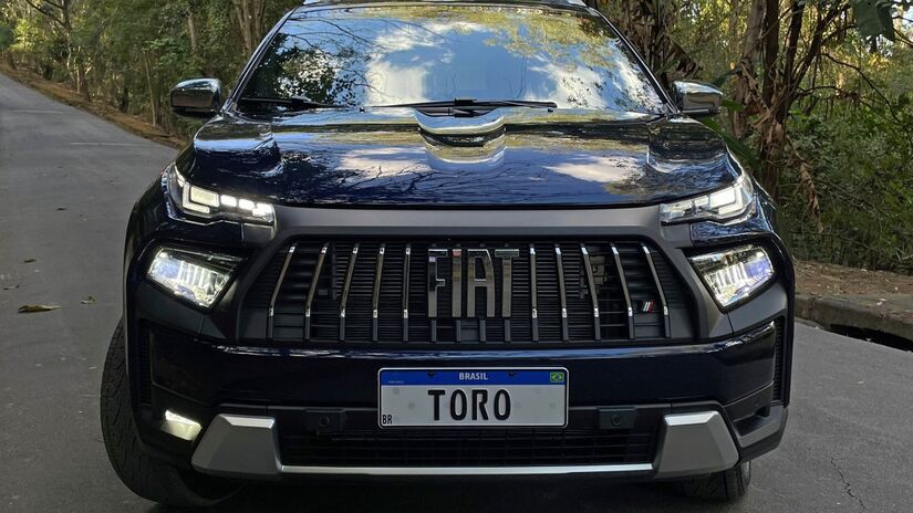 Toro 2026 adotou novas guias em leds na porção superior da dianteira.

/Foto: Yuri Ravitz