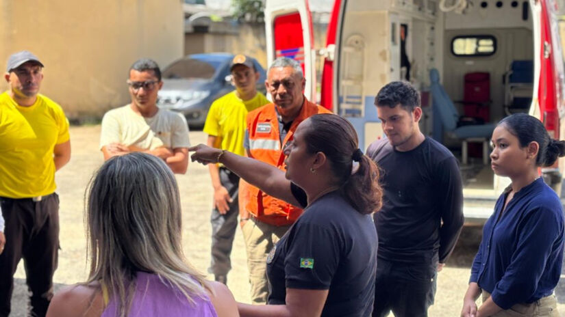 Adriele Matos foi uma das voluntárias que participaram do curso em junho; dentre os aprendizados estava como conduzir o cidadão que está se sentindo mal para a ambulância. 