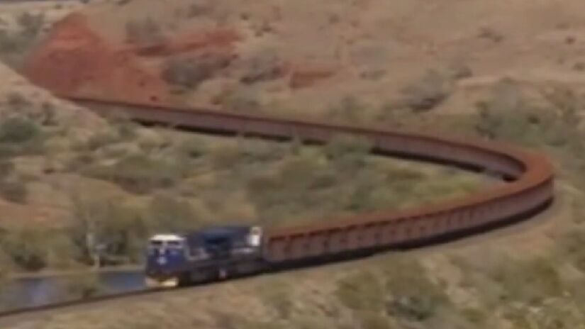 Tom Forest conduziu sozinho as 8 locomotivas pelo sistema Locotrol 3. Imagem: Reprodução Youtube BHP