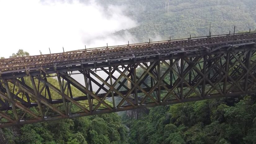 A travessia acabou sendo desativada em 1982, e a estrada de ferro está abandonada deste então. 
