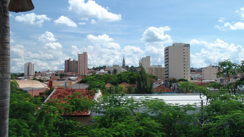 Jaú  Calçados Femininos: a 296 km de São Paulo, Jaú abriga o maior shopping de calçados femininos da América Latina, reunindo mais de 180 lojas em um só lugar. Foto: Wikimedia Commons/José Reynaldo da Fonseca
