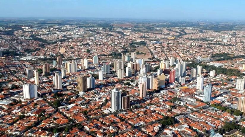 Limeira  Joias e Semijoias: a 145 km de São Paulo, Limeira é a Capital Nacional da Joia Folheada, com mais de 600 lojas e uma feira que atrai milhares de compradores. Foto: Wikimedia Commons/McGiver2002 
