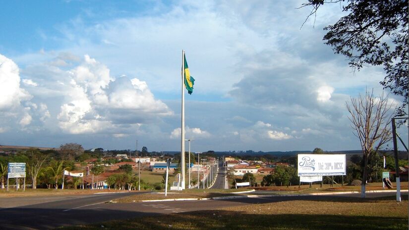 Pratânia  Cidade do Couro: a 270 km de São Paulo, Pratânia é especializada em artigos de couro de alta qualidade, com preços atraentes e produção local. Foto: Wikimedia Commons

