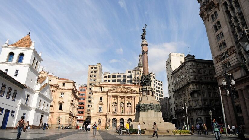 Foi nesse pátio que a maior megalópole da América Latina começou. Imagem: Mauricio Maranhão/Wikimedia Commons