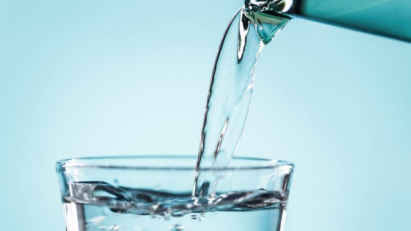 O processo funciona melhor em águas ricas em minerais, formando incrustações