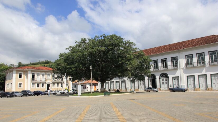 Bananal: casarões históricos e fazendas preservadas revelam o passado luxuoso de Bananal, que já teve até moeda própria no auge do ciclo do café. Foto: Halley Pacheco de Oliveira/Wikimedia Commons
