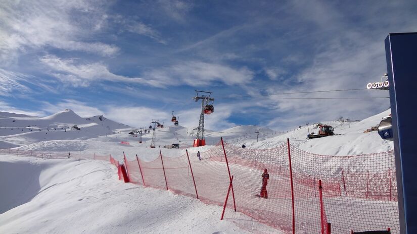 Devido às condições climáticas do Chile, o Valle do Nevado se tornou o destino favorito de muitos brasileiros, pelo fato de a região ter um tipo de neve mais seca  excelente para os amantes do esqui. 